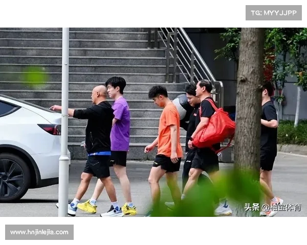 赛后花絮揭晓精彩瞬间 运动员背后的故事与赛场外的不为人知瞬间